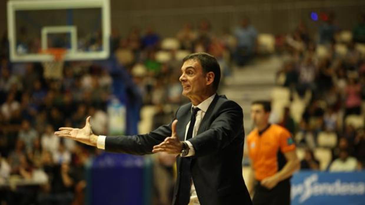 Bartzokas, entrenador del Barcelona, durante este temporada
