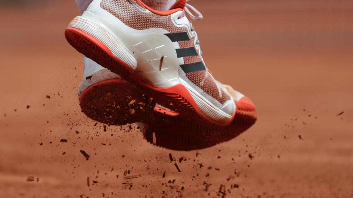 Detalle de las zapatillas de Thiem durante un punto en su partido contra Djokovic