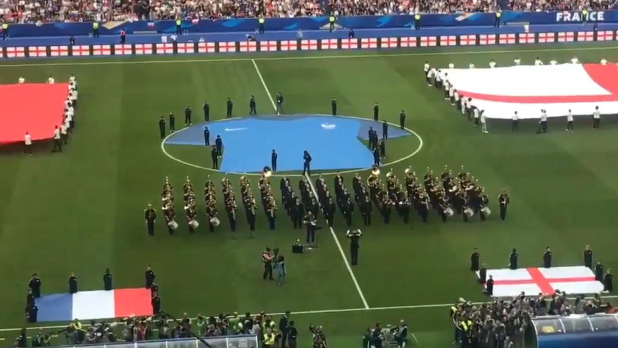 Emotivo homenaje en el Francia-Inglaterra