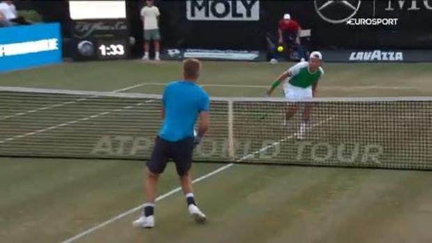 Los increíbles reflejos de Lucas Pouille para salvar una bola de partido