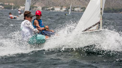 Alberto Morales y Arnau Gelpi, líderes en Port Pollença