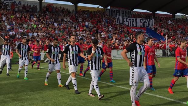 El Calahorra, de rojo, el último equipo que ha pedido ocupar la plaza del filial del Mallorca en Segunda B