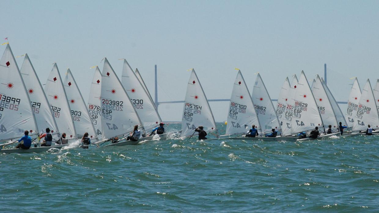 El CN Elcano acoge el Campeonato de Andalucía de Láser 4.7