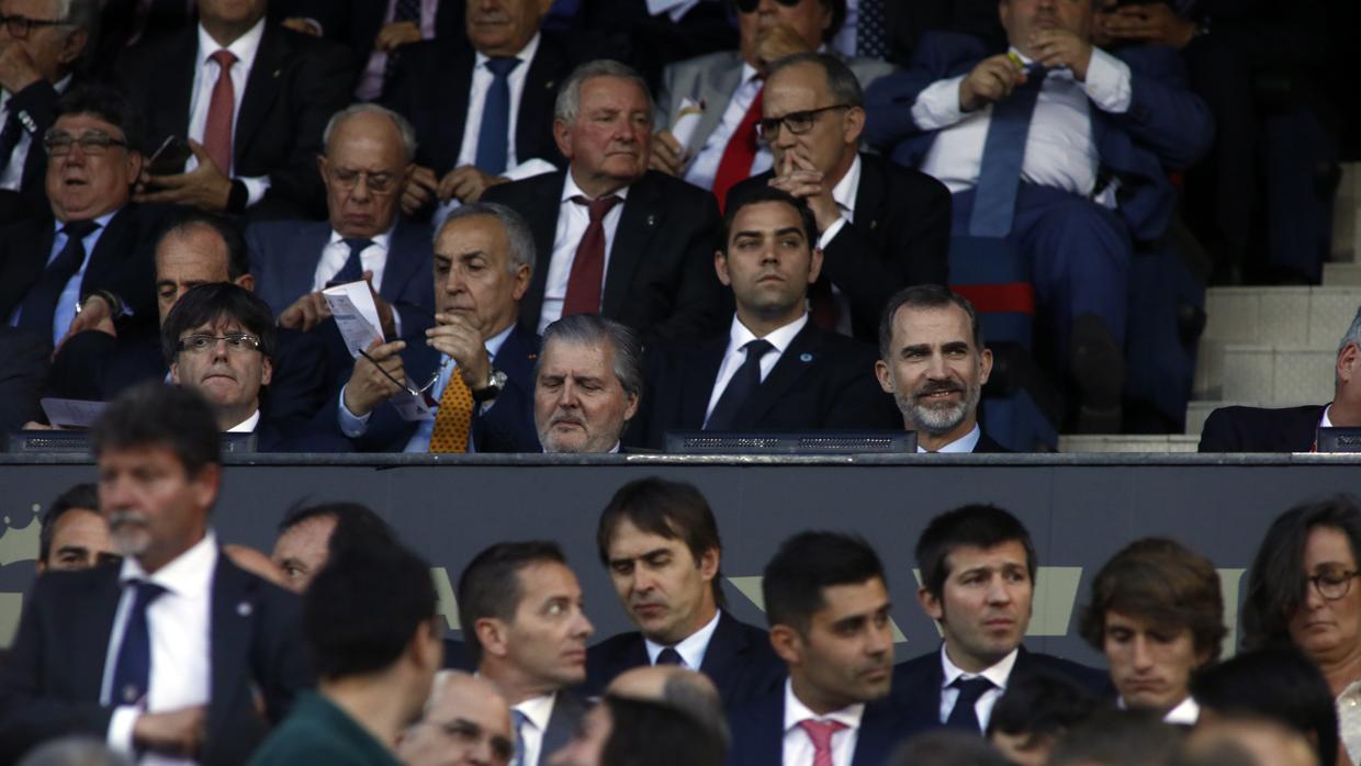 El Rey Don Felipe, en el palco del Calderón durante la última final