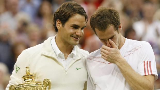Federer y Murray después de la final de Wimbledon de 2012