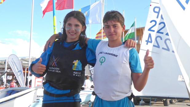 Manuel Álvarez-Dardet y Laura Martínez, campeones de España de Optimist