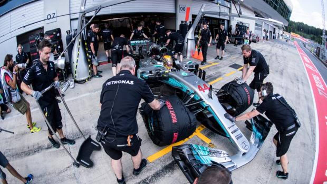 Lewis Hamilton, durante los entrenamientos libres en Austria