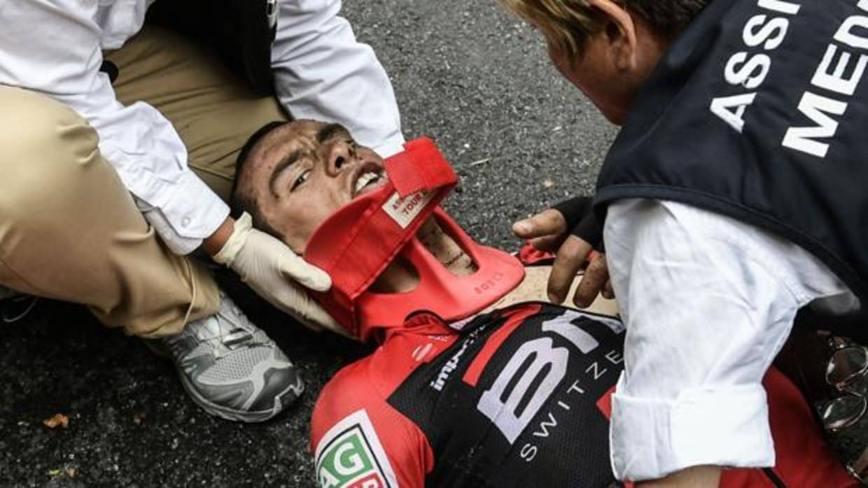 Richie Porte, momentos después de su dura caída en la etapa reina del Tour