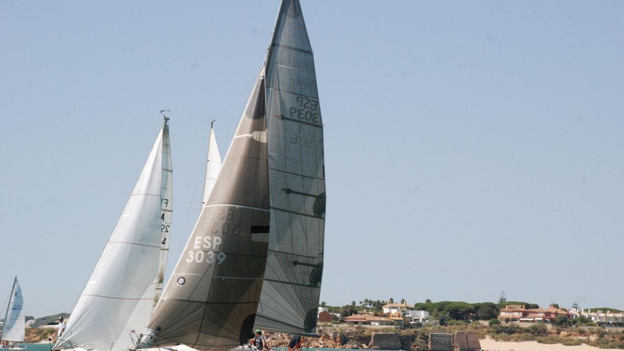 La XI Liga de Cruceros del CN Puerto Sherry rinde homenaje a la Virgen del Carmen