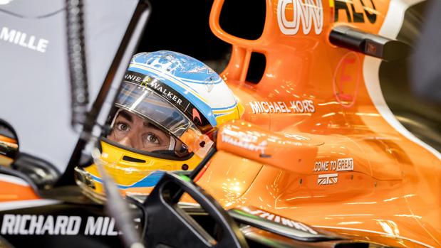 Fernando Alonso, en el interior de su McLaren