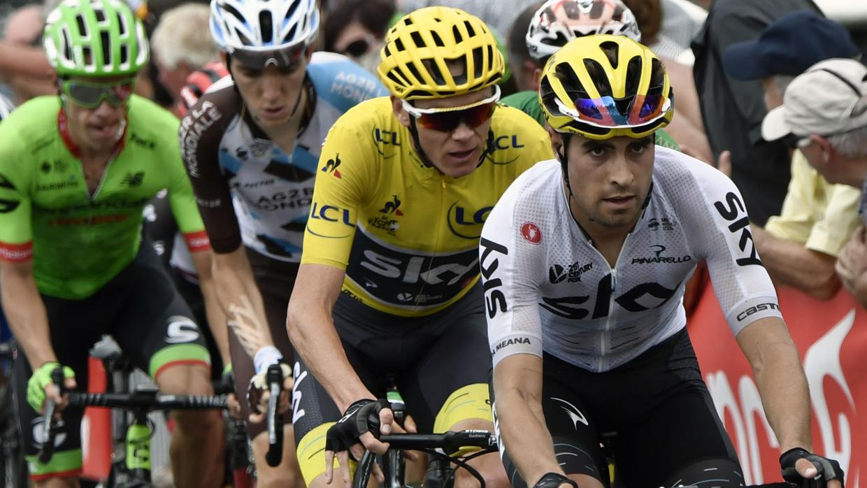 Mikel Landa delante de Christopher Froome