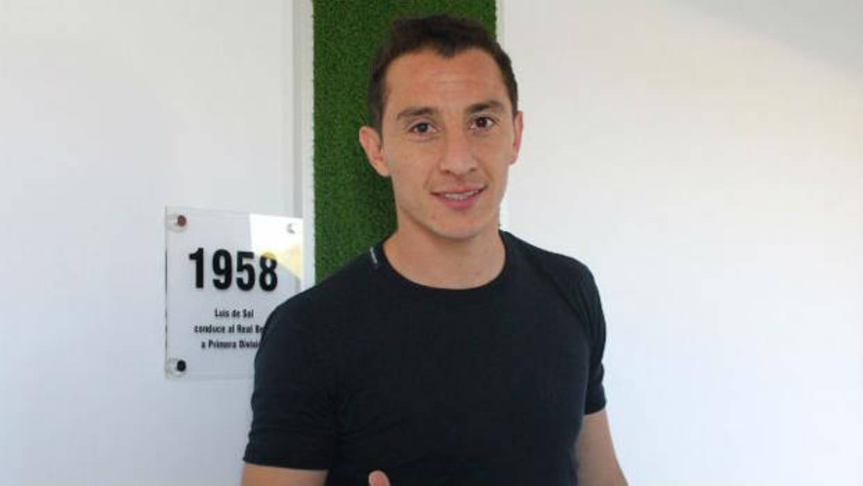 Andrés Guardado, en las instalaciones del Betis