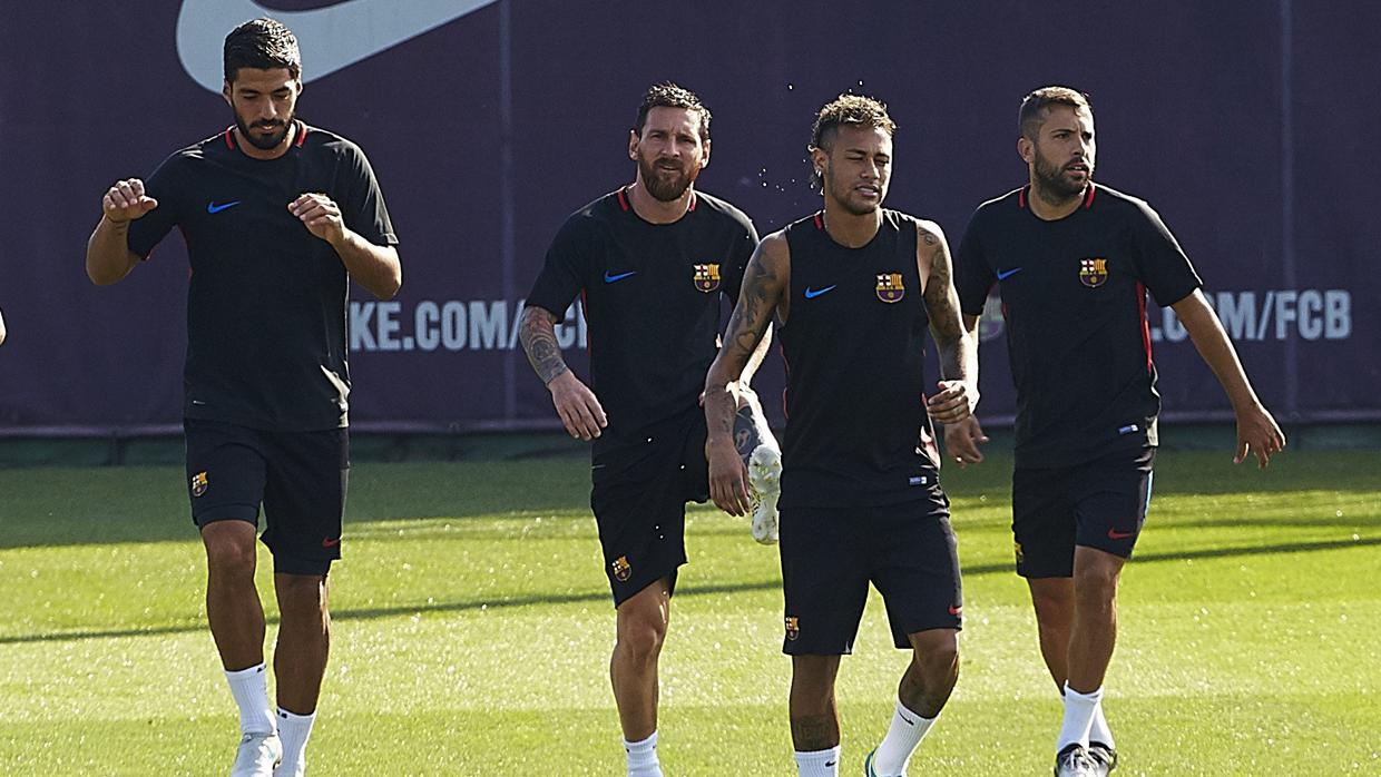 Luis Suárez, Leo Messi, Neymar y Jordi Alba durante un entrenamiento