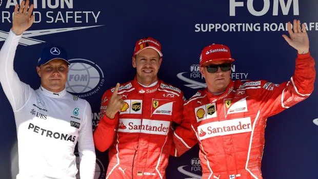 Vettel celebra la pole, con Bottas a su derecha y Raikkonen a su izquierda