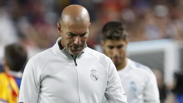 El entrenador del Real Madrid, Zinedine Zidane, tras perder el partido contra el Barcelona en Miami