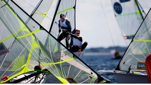 Echávarri y Pacheco estrenan barco con foils y lideran el Europeo de Nacra 17