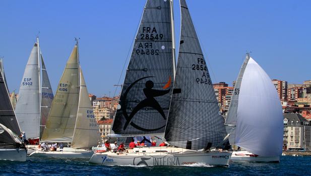 El «Zazpiki», primer líder de Regata El Gaitero