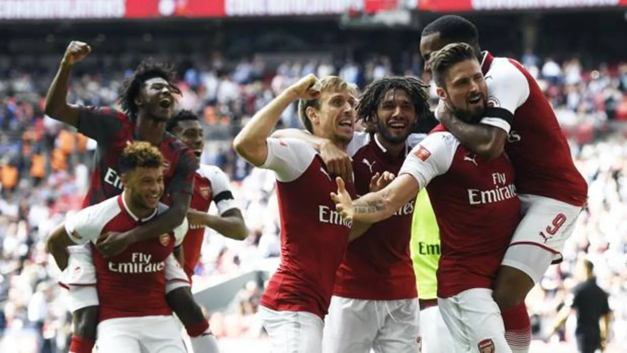 Los jugadores del Arsenal celebran la conquista de la Community Shield