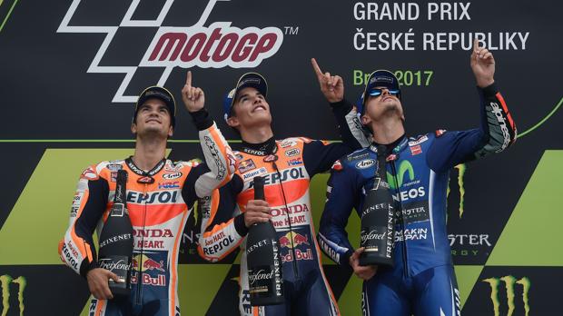 Marc Márquez, Pedrosa y Viñales le dedican el triunfo a Ángel Nieto