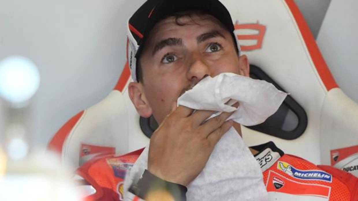 Jorge Lorenzo, en el garaje de Ducati