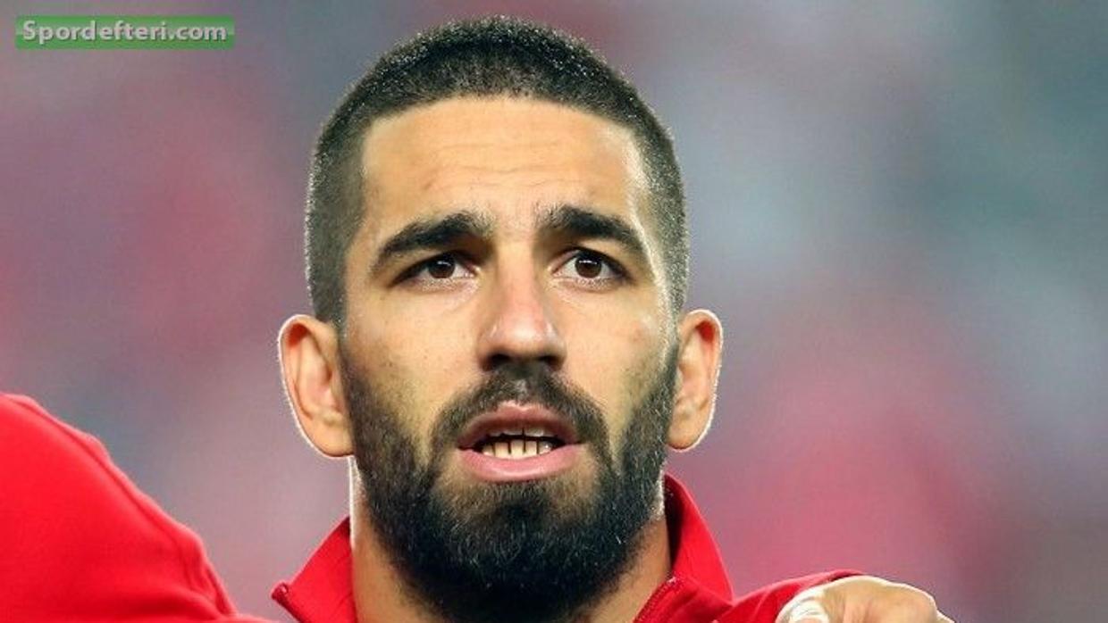 Arda Turan rectifica y se muestra dispuesto a seguir en la selección turca