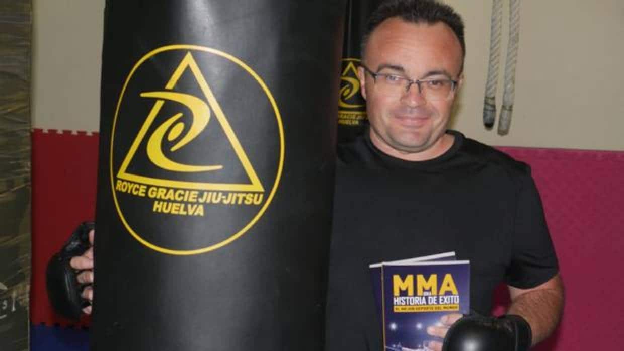 El onubense Diego Ortiz presenta su libro «MMA, una historia de éxito»