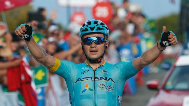 Alexey Lutsenko gana la quinta etapa de La Vuelta