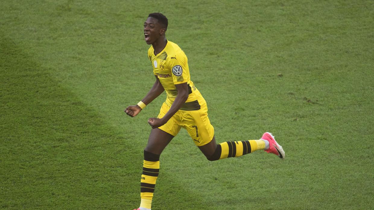 Ousmane Dembélé durante un partido con el Dortmund