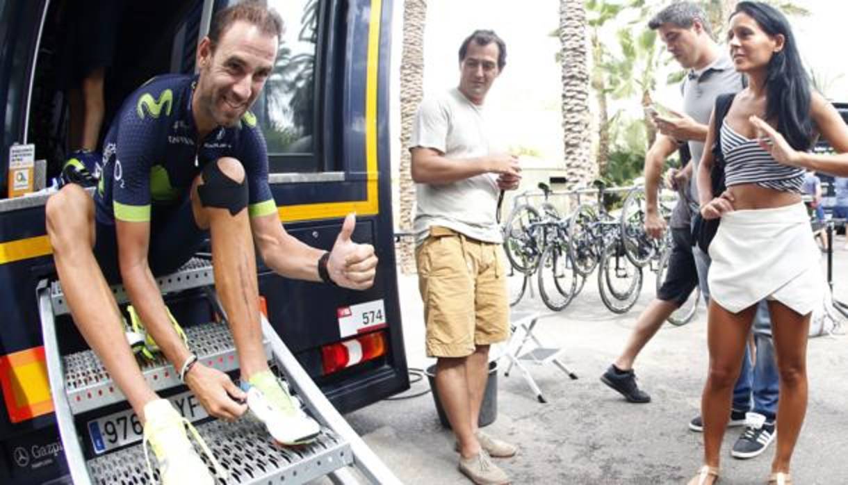A Alejandro Valverde le cuesta menos pedalear que andar