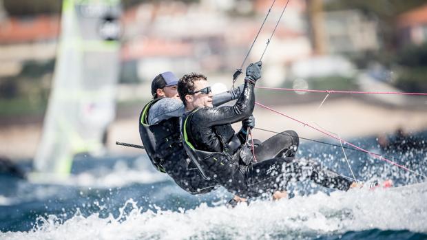 Botín y L. Marra son segundos para disputar las series finales del Mundial de 49er