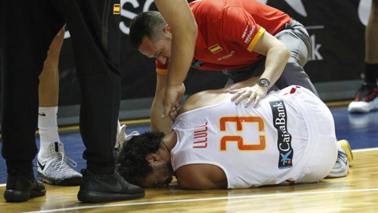 Sergio Llull se duele de la lesión de rodilla