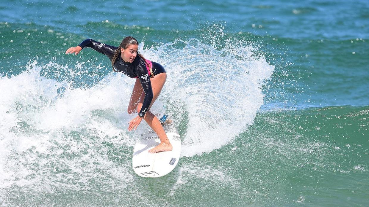 Pablo Gutiérrez y Violeta Sánchez ganadores del Open Escuela Cántabra de Surf