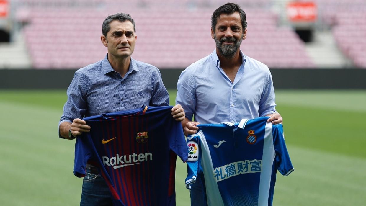 Valverde y Quique posan con las camisetas de sus respectivos equipos