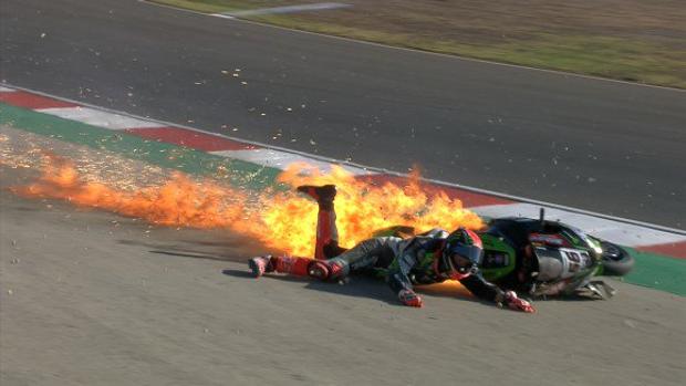 Espectacular accidente de Tom Sykes