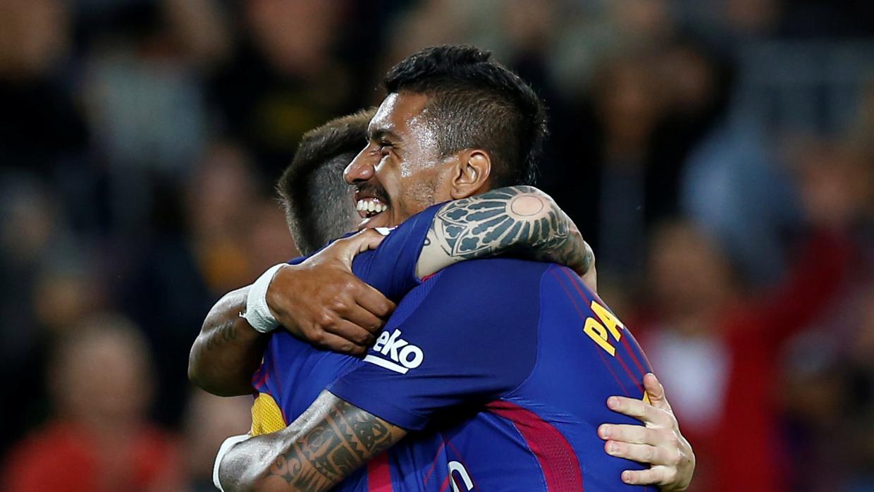 Paulinho y Messi celebran uno de sus goles ante el Eibar