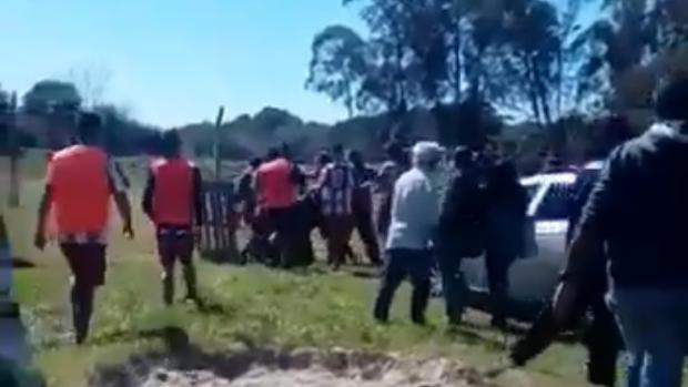 Uruguay suspende los partidos de fútbol por la brutal agresión a dos árbitros