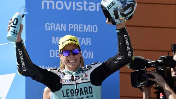 Joan Mir celebra su triunfo en el GP de Aragón