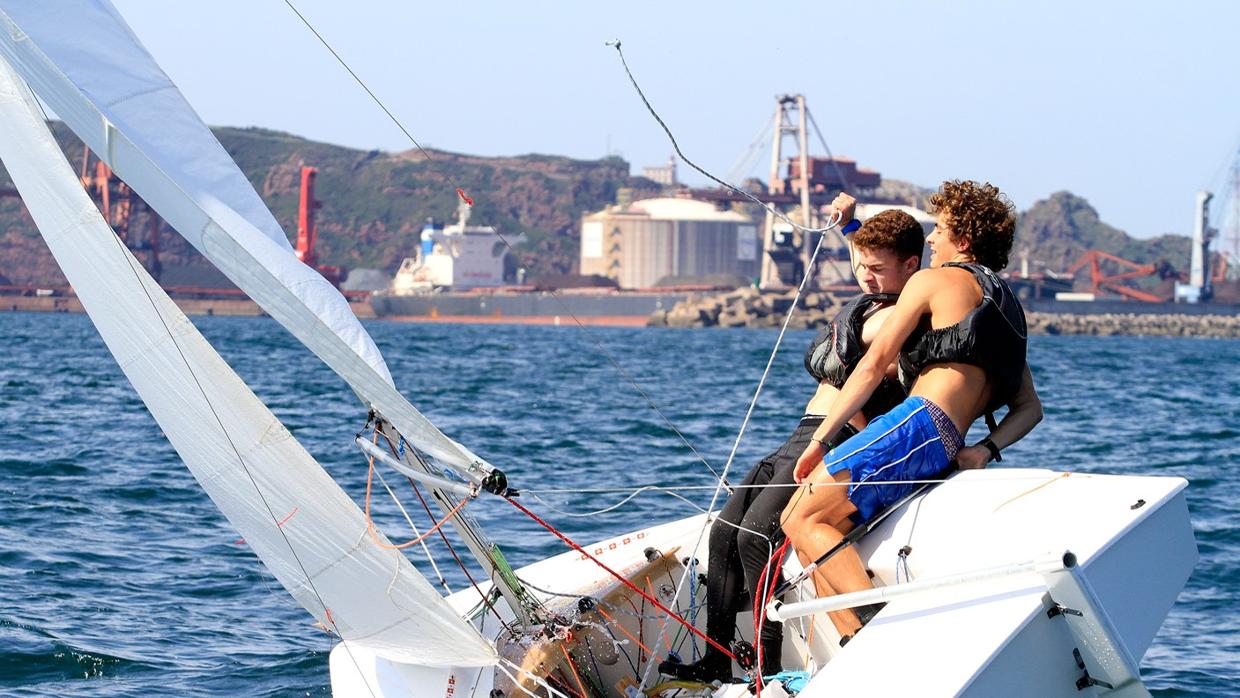 Jaime Álvarez-Hevia e Ignacio Braña, primeros líderes en el Trofeo de Otoño de Snipe