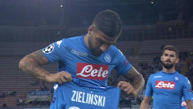 El gracioso homenaje de Insigne a Milik