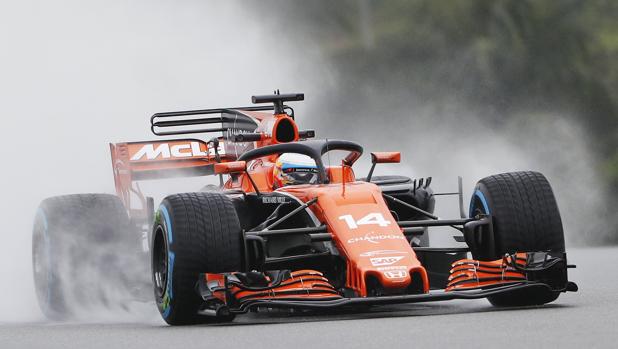 Alonso, tercero bajo la lluvia