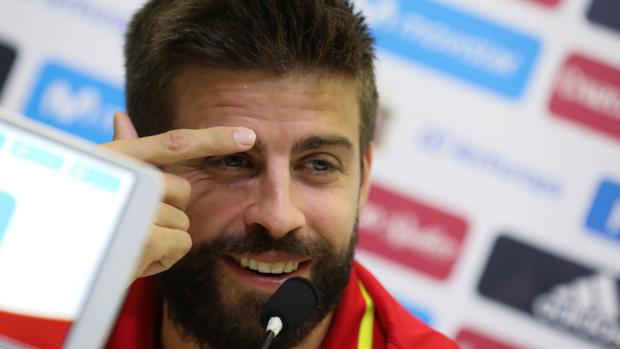 Piqué no vio el mensaje del Rey porque estaba jugando a la pocha