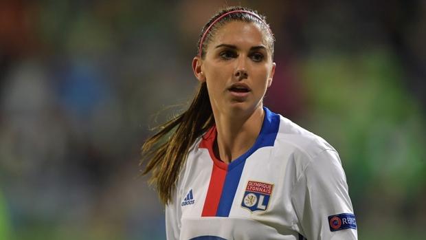 Alex Morgan, estrella del fútbol femenino, expulsada de Disney World