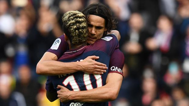 Cavani y Neymar firman la paz