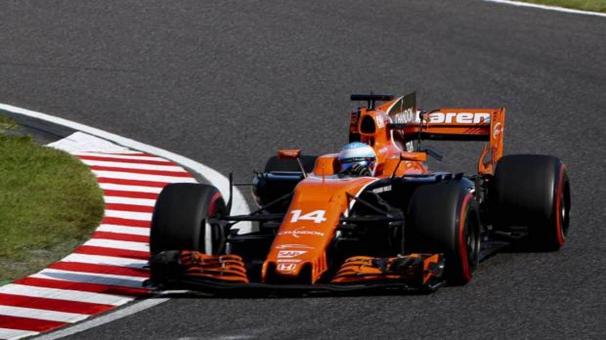 Fernando Alonso, al volante del McLaren en Suzuka