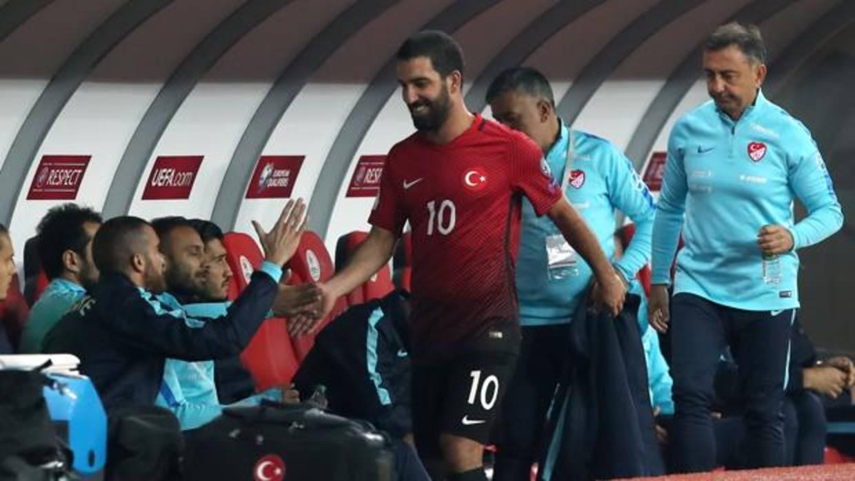 Arda Turan durante el último partido internacional de Turquía