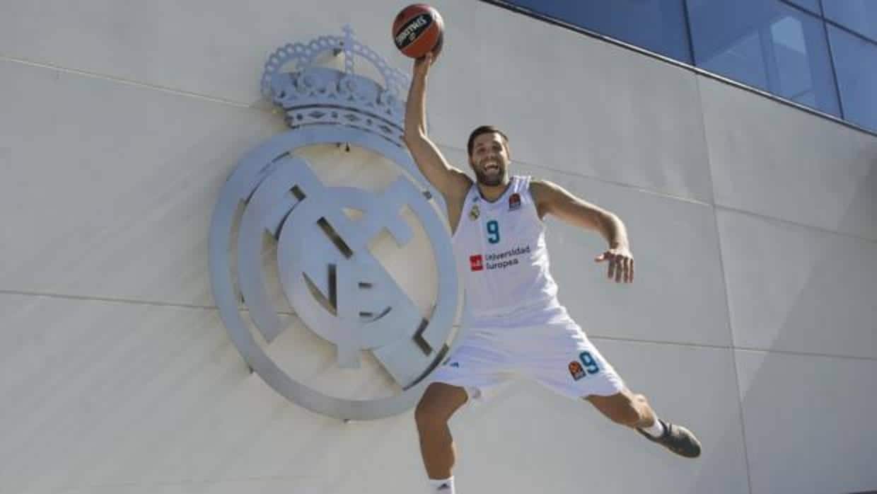 Felipe Reyes posa para ABC en la Ciudad del Real Madrid