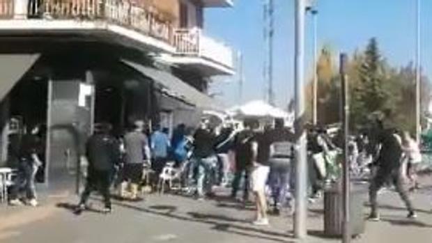 Cuatro heridos, uno en la UCI, en una pelea entre seguidores del Alavés y el Racing de Santander