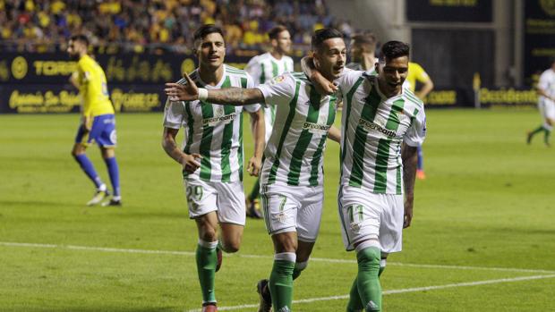 Sergio León da el triunfo al Betis en el Carranza