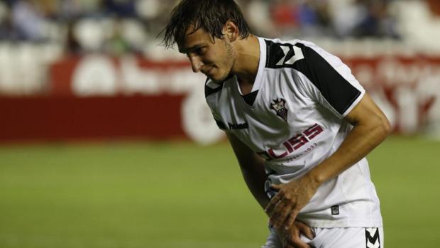 Bíttolo recibe diez puntos de sutura en el pene tras un pisotón