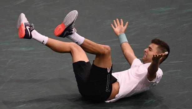 Isner se queda sin final y acerca a Carreño a la Copa de Maestros